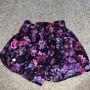 Flowery 4” Lululemon High rise shorts